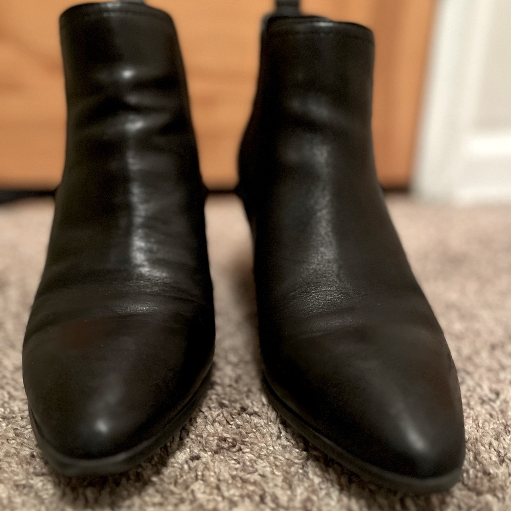 Steve Madden Chelsea Boots Size 9.5M